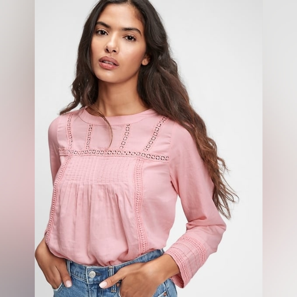 GAP cotton lace detail top pink